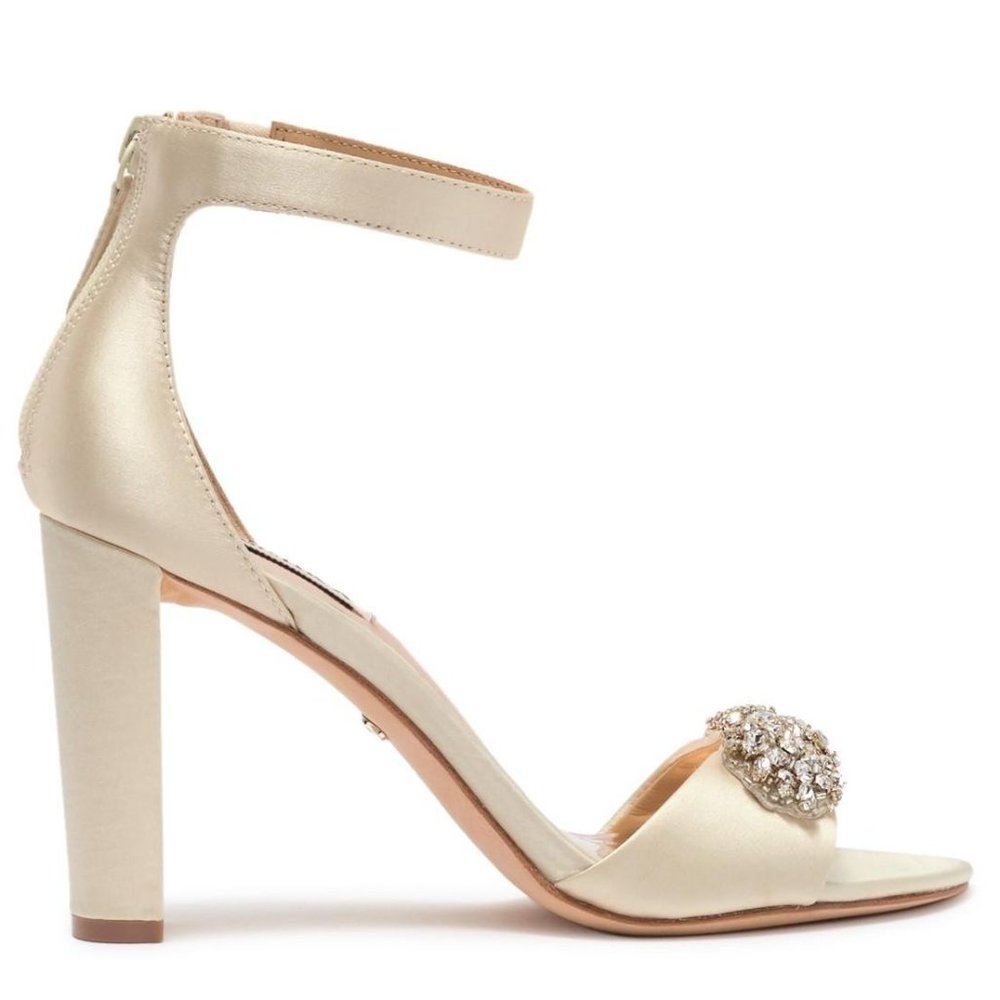 Badgley Mischka Edaline Size 8.5 Ivory Ankle Strap Block Heel Bridal Sandals